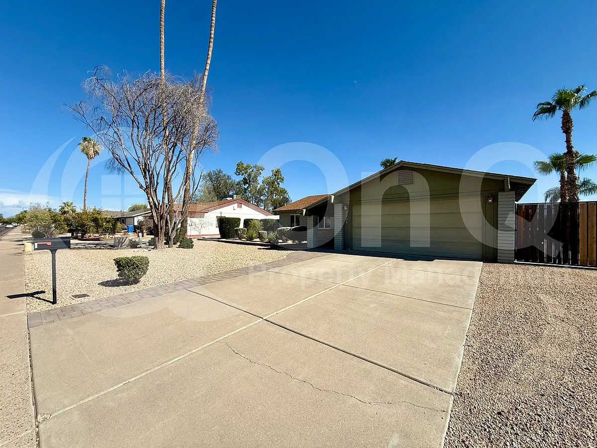 3 bed, 2.0 bath, 1570 sqft, $2,250 — Photo 2