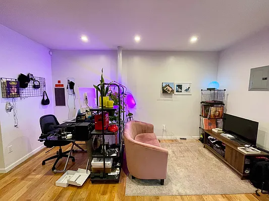 Rented by Massada Home Sales Inc | media 7