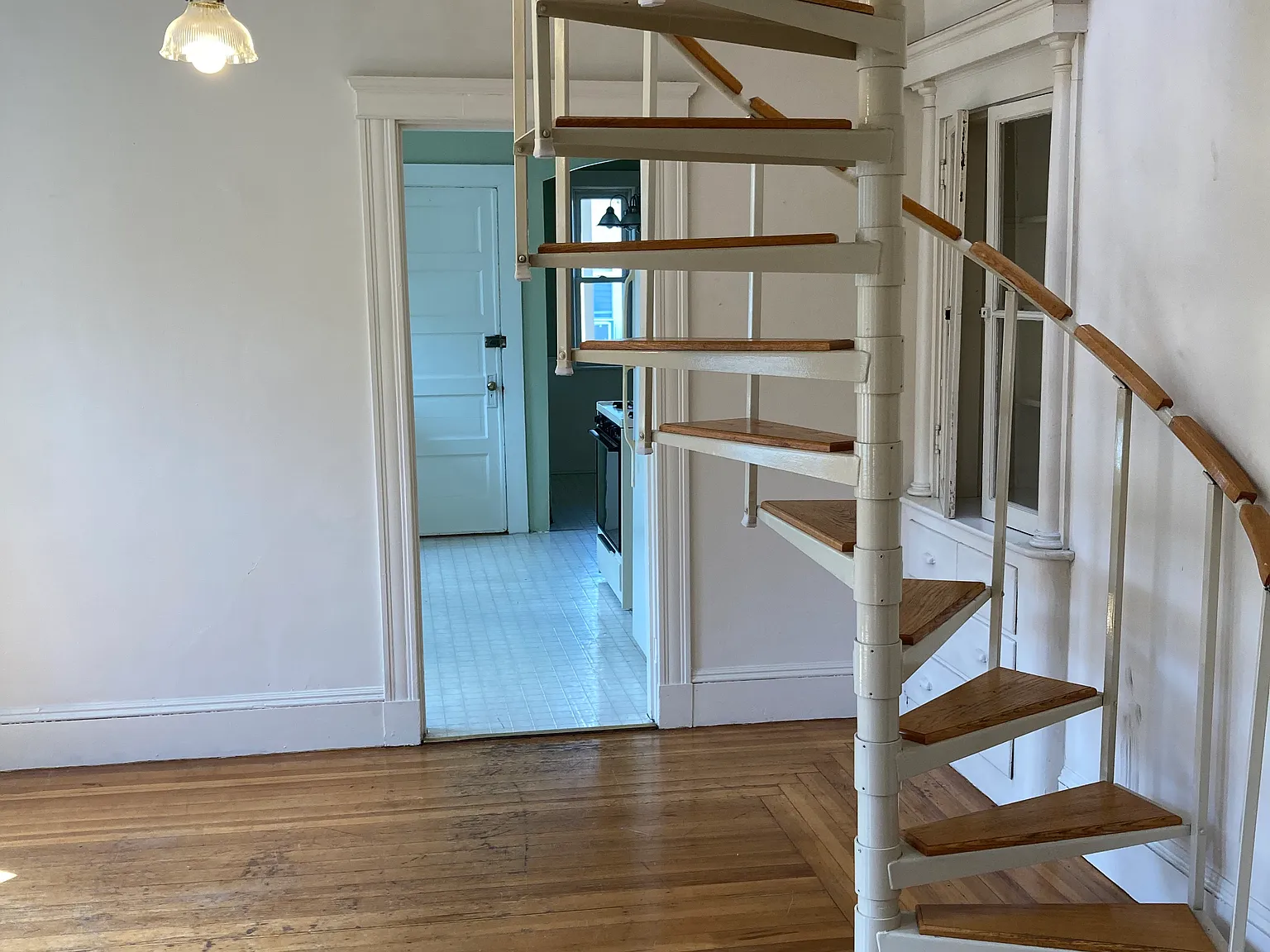 4 bed, 1800 sqft, $4,800 — Photo 4