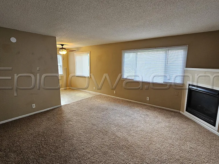 1207 O Avenue Pl NE — Photo 1