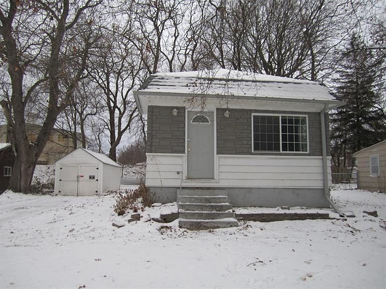 1st image of 707 10th Ave N