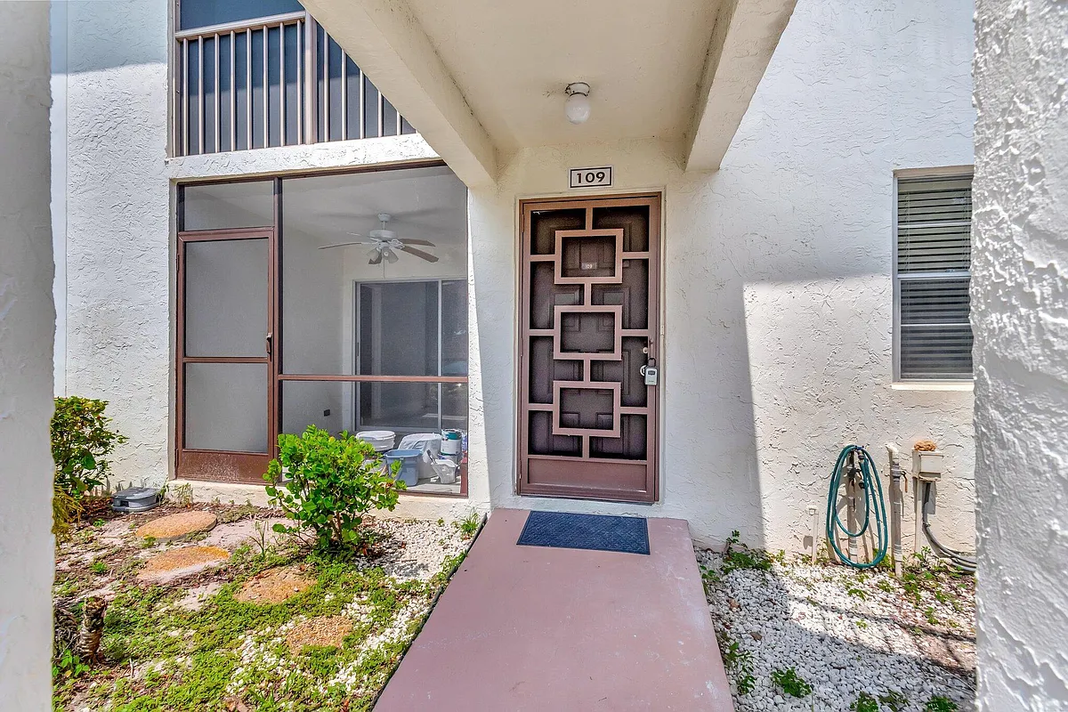 Building Photo - 14895 Builtmore Way #109