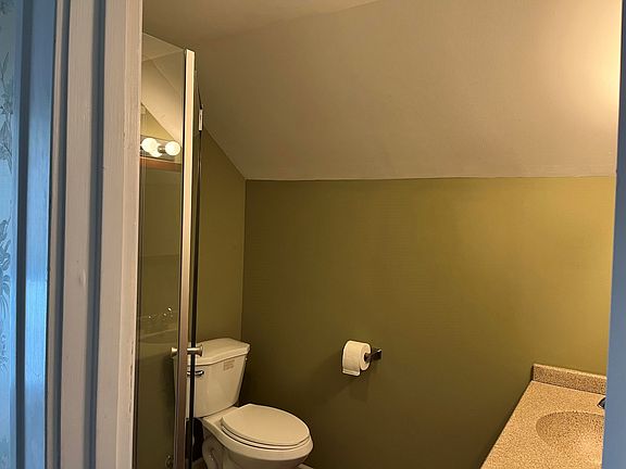 3rd image of 212 Michigan Ave
