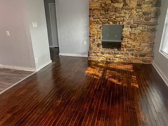4th image of 2112 Menefee Ave
