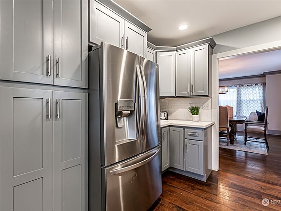 4th image of 9448 S Park Avenue