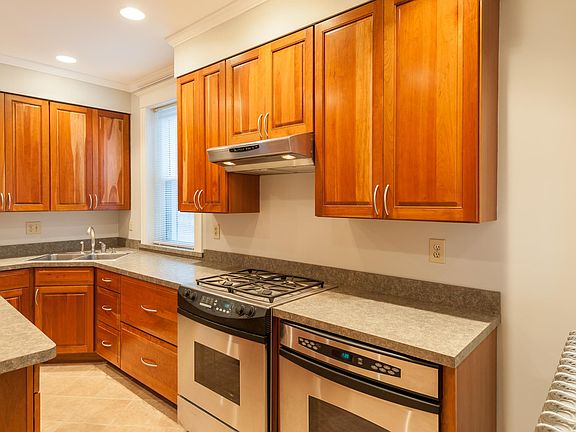 4th image of 5322 Lansdowne Ave #A