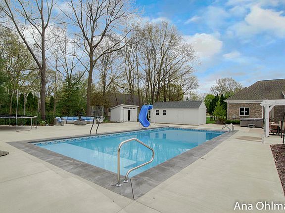 2nd image of 1676 Flowers Mill Ct NE