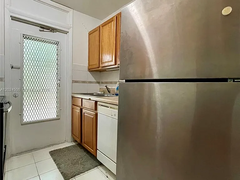 1670 Bay Rd #2B — Photo 6
