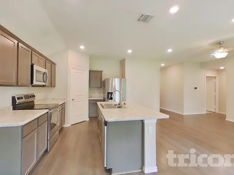 3609 Doris Dr — Photo 5