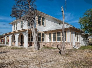 300 E 3rd St, Del Rio, TX 78840