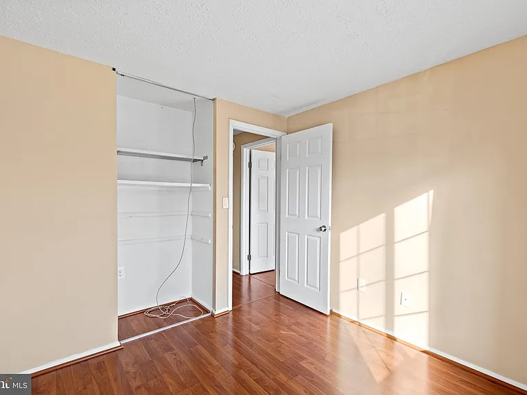 8469 Rippled Creek Ct — Photo 18