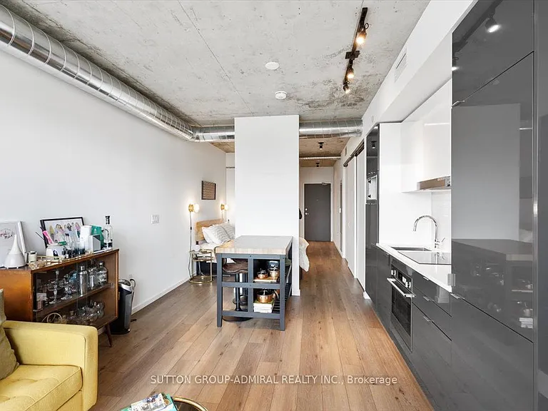 21 Lawren Harris Sq #805 — Photo 15