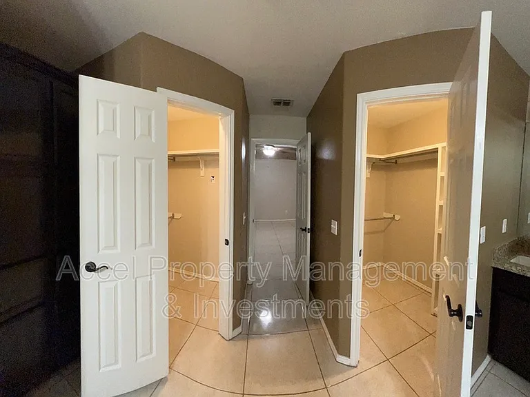 312 Kika De La Garza St — Photo 17