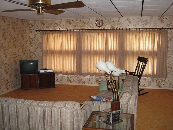 WATCH THE ARROYO OR THE TV, IT'S ALL GOOD