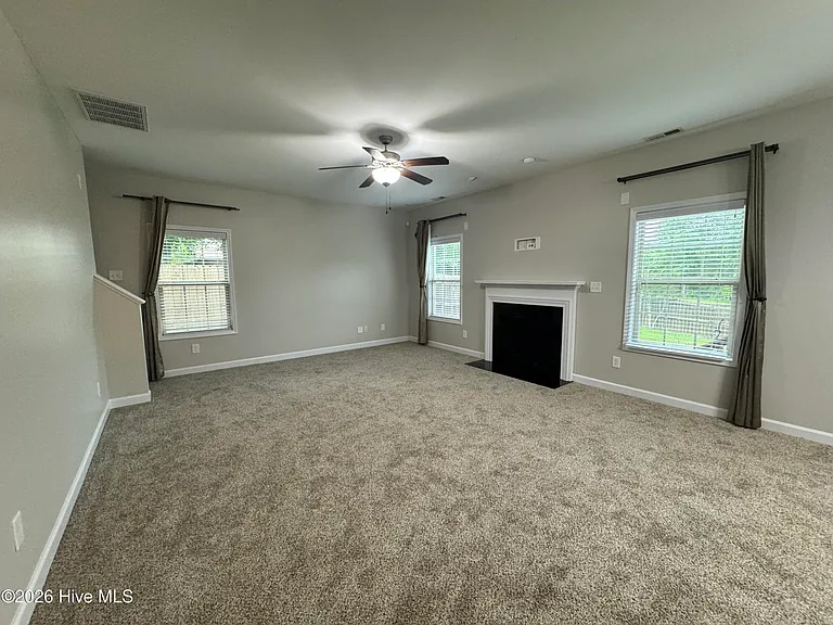 203 Ashton Ct — Photo 13