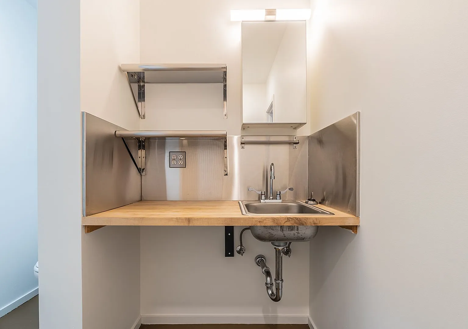 Cozy & Modern Studios Set in the Heart of the Historic Ballard Neighborhood — Photo 3