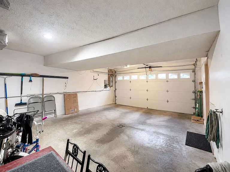 250 The Pines Dr — Photo 20