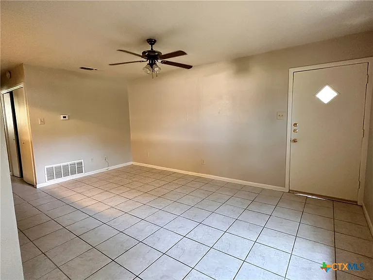 1009 Hazelton St — Photo 13