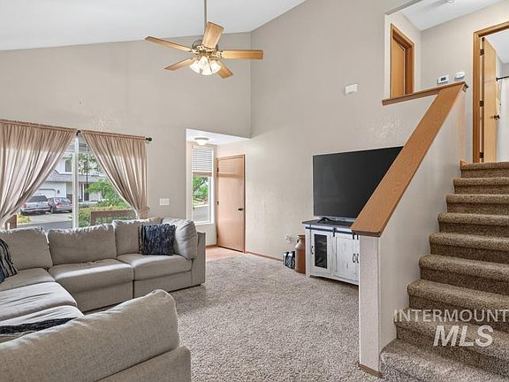 4th image of 390 Quail Run Dr