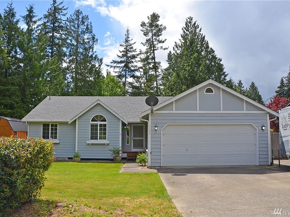 Welcome Home to your 3 bedroom rambler in popular Manchester. Close to town, schools, shopping, parks and Southworth Ferry, 20 minutes to PSNS and around 30 minutes to Bangor and Keyport. 