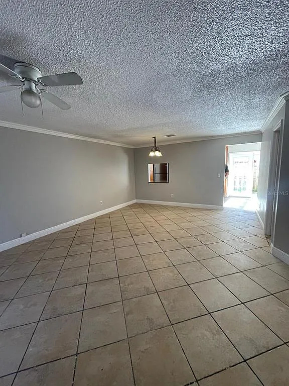 3 bed, 2.5 bath, 1307 sqft, $1,795 — Photo 2