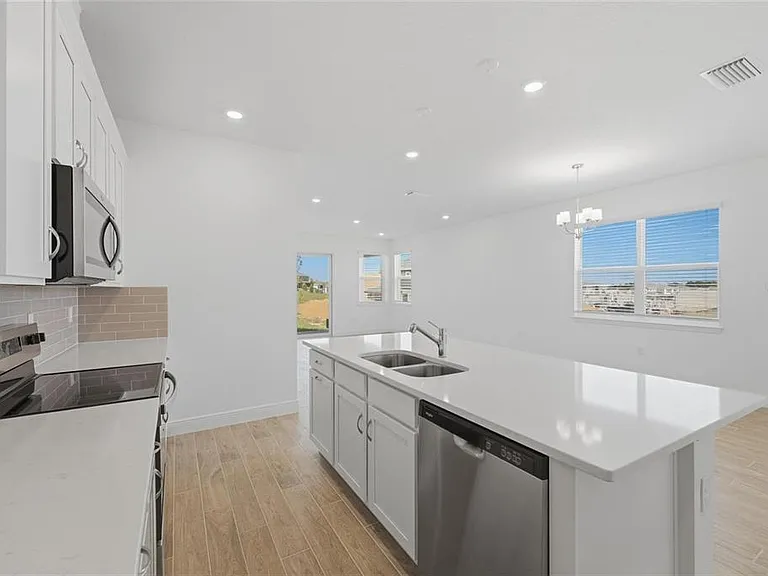2100 Maverick Ct — Photo 5
