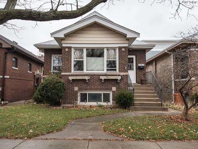 2740 W Gunnison St, Chicago, IL, 60625
