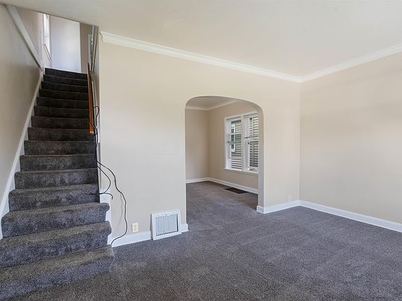 4th image of 1612 Baxter Ave