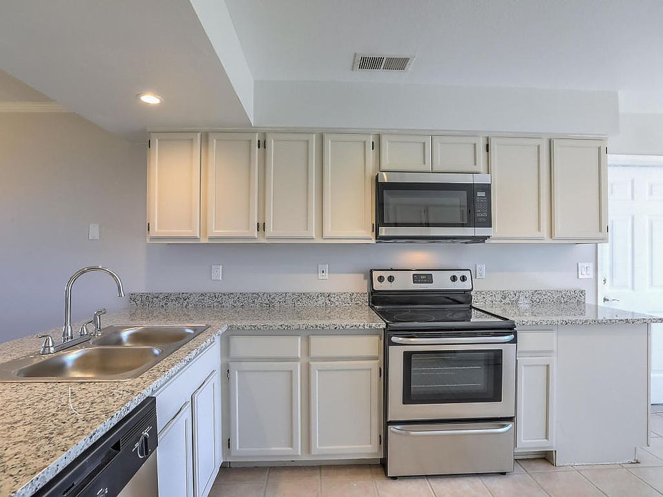 1st image of 623 Baltic Ave SE