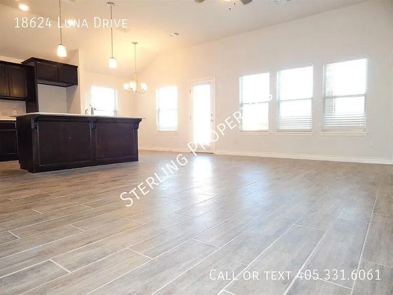 18624 Luna Dr — Photo 3