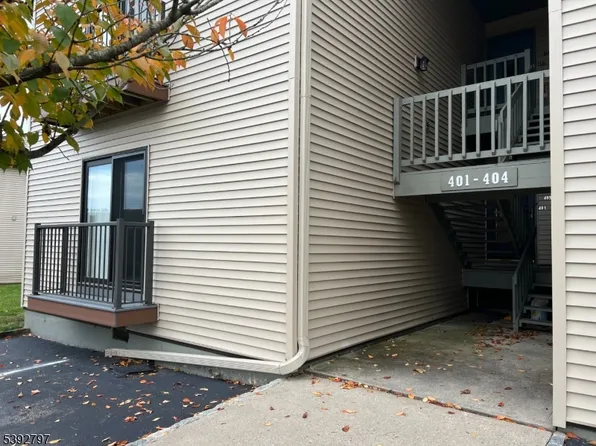 401 Spruce Hills Dr, Glen Gardner Boro, NJ 08826