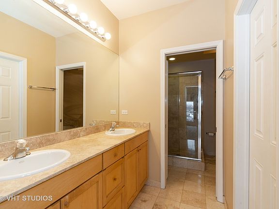 5th image of 1602 N New England Ave APT 3