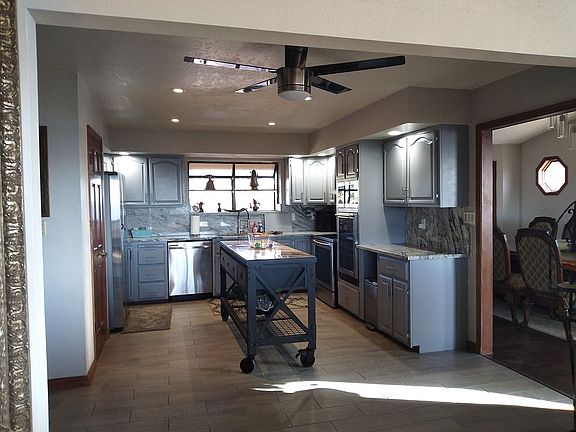 4th image of 1107 N Camelot Dr