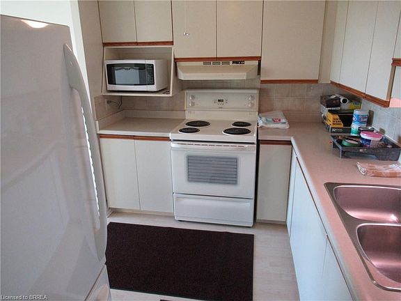 3rd image of 421 Fairview Dr #401