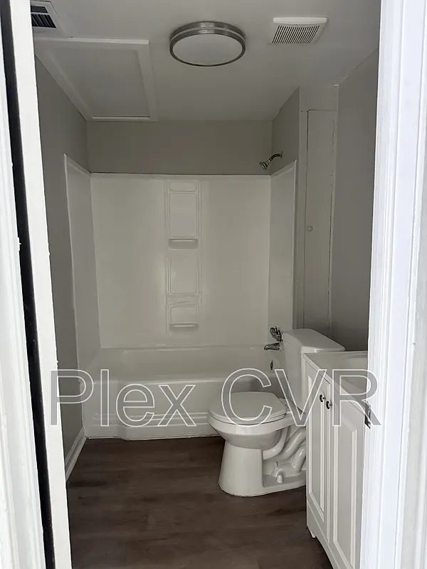 3 bed, 1.0 bath, 1198 sqft, $1,200 — Photo 2