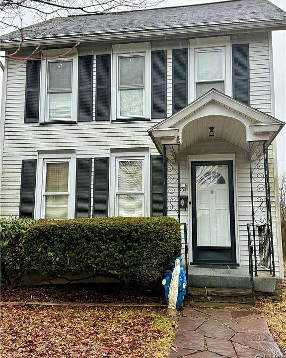 1st image of 304 Erie St