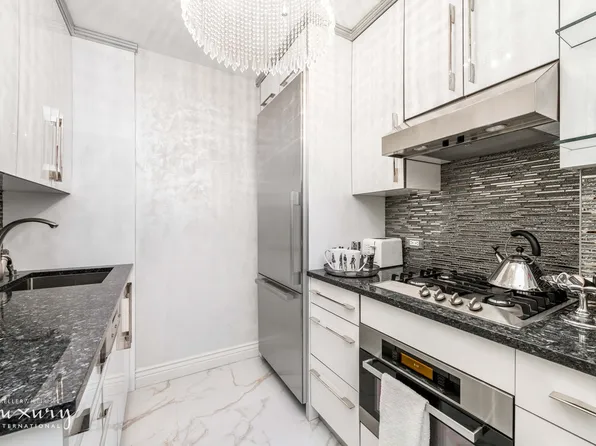 721 5th Avenue image 7 of 15