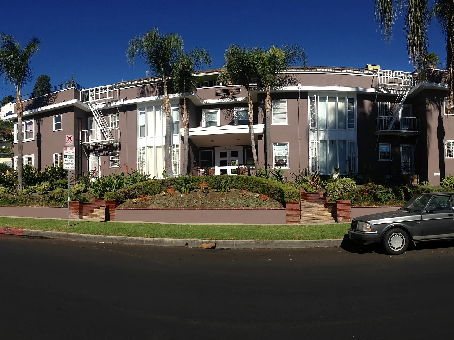 8017 Selma Ave — Photo 2