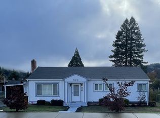 529 E 4th Ave, Riddle, OR 97469