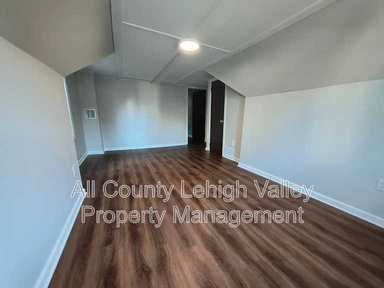 20 E Prospect St — Photo 14