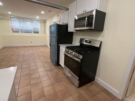 2nd image of 35 Orkney Rd APT 14