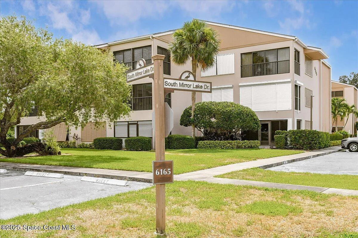 Building Photo - 6165 S Mirror Lake Dr #103