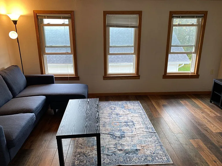410 N Maple Ave — Photo 5