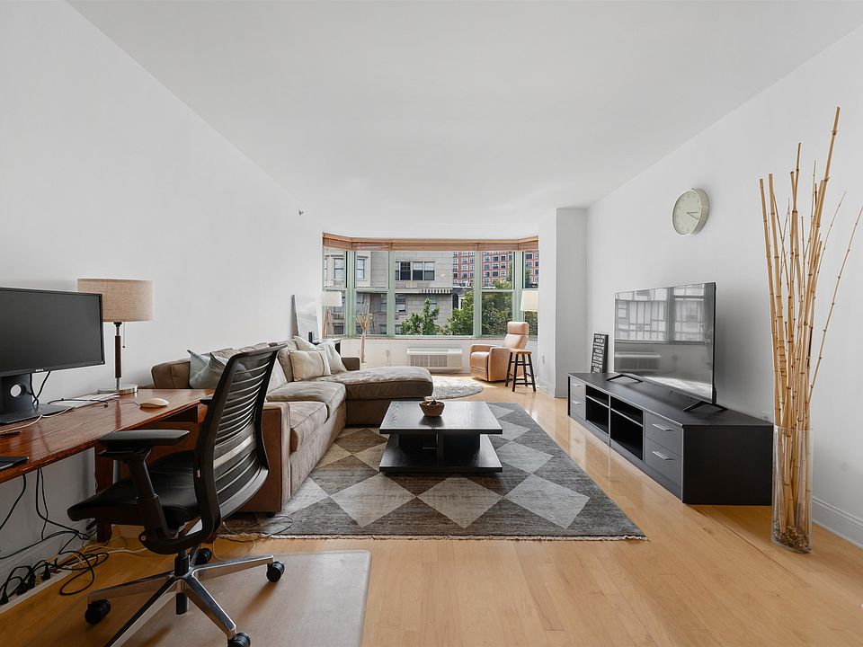 1st image of 10 Regent St APT 408