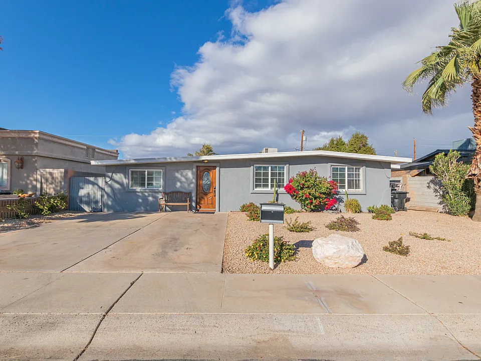2844 E Blanche Dr