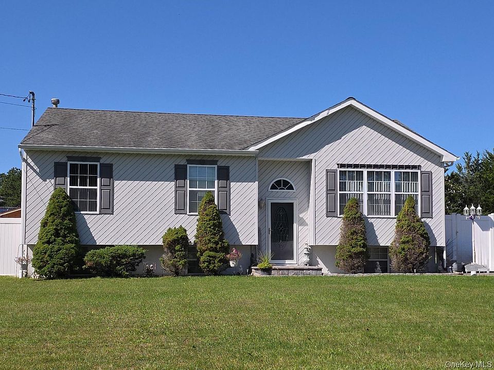1st image of 906 Bayview Avenue