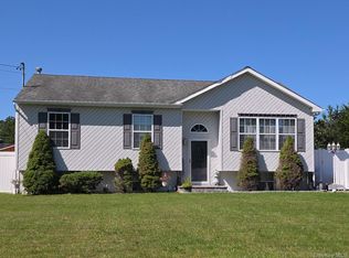 906 Bayview Avenue, Bellport, NY 11713