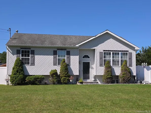 906 Bayview Avenue, Bellport, NY 11713