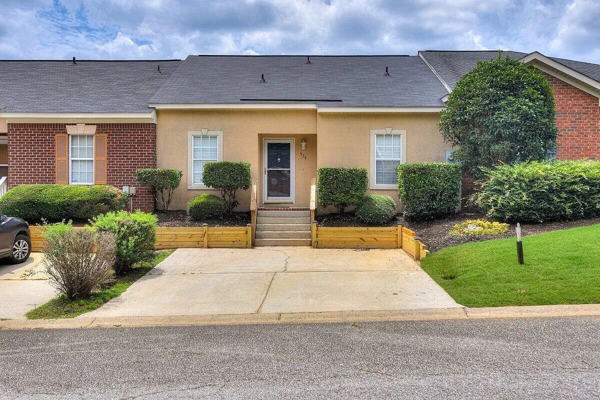 3 bed, 2.0 bath, 1595 sqft, $1,650 — Photo 1