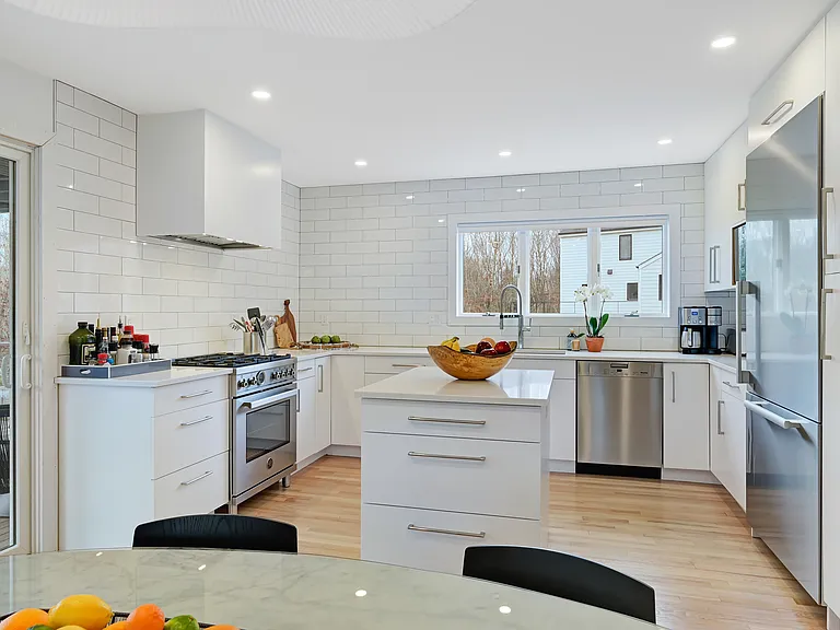 15 Margaret Dr — Photo 10